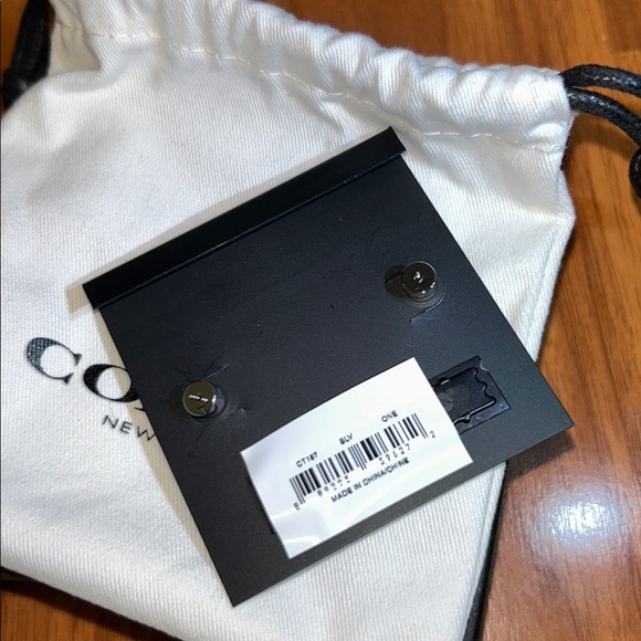 Brand New in Box Coach Silver Tone Heart Halo Stud  Earrings - Picture 11 of 11